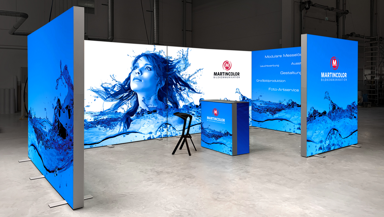 Exhibition stand illuminated